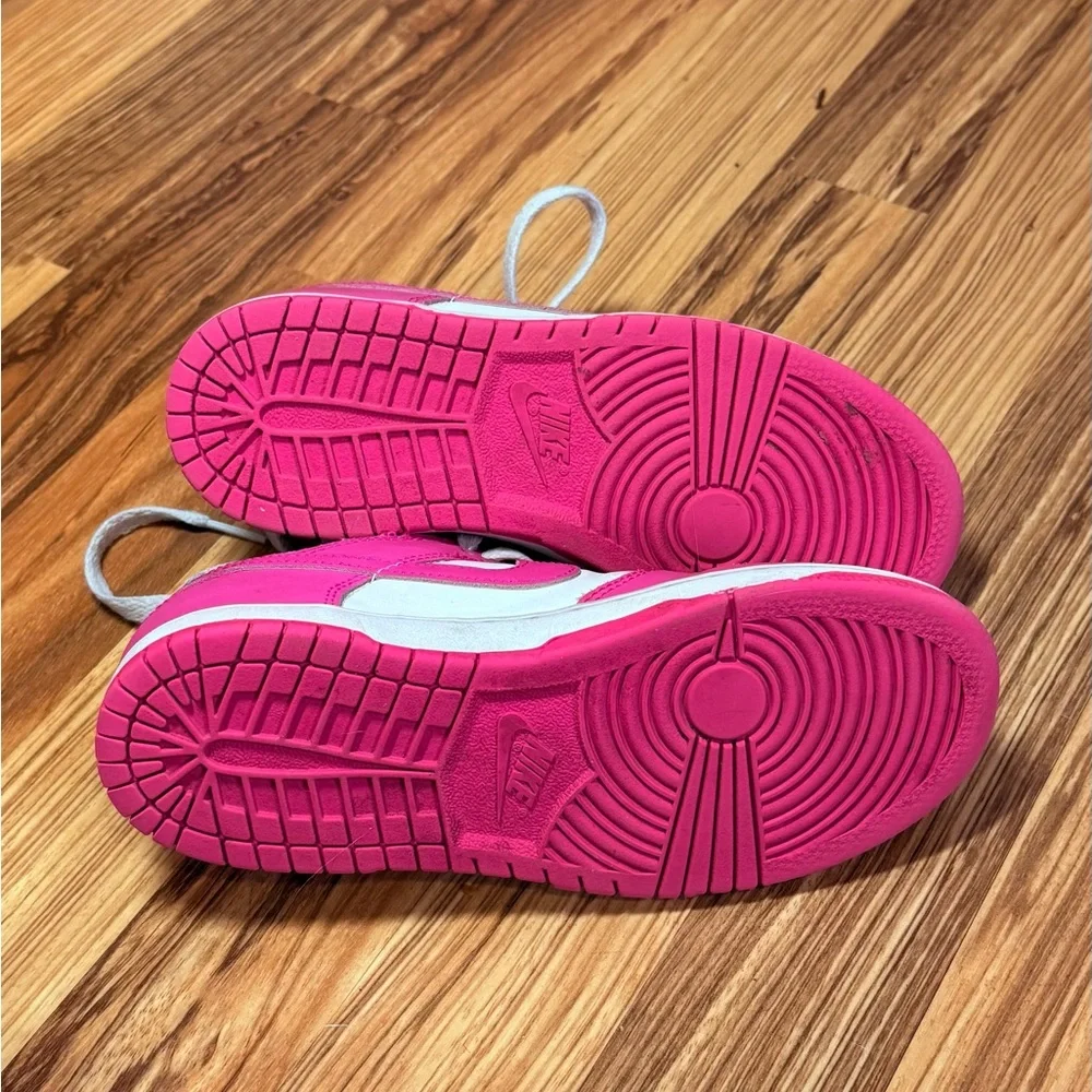 Kids Pink and White Nike Dunks, 2Y